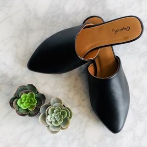 ⭐️ VEGAN LEATHER MULE FLATS